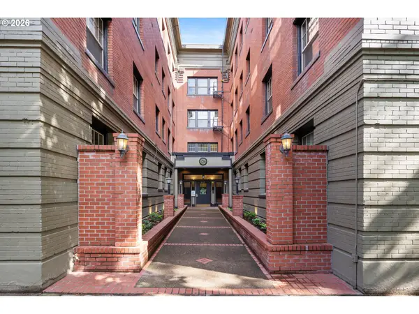 2109 NW Irving St #205, Portland, OR 97210