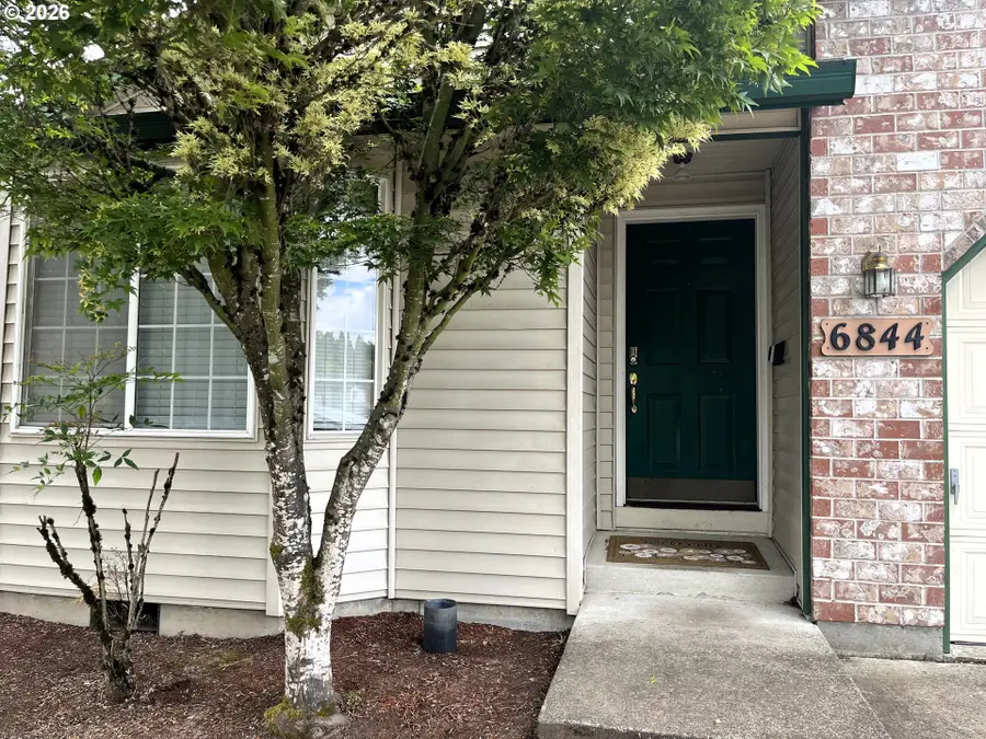 6844 SE Borwick St, Hillsboro, OR 97123 - #2