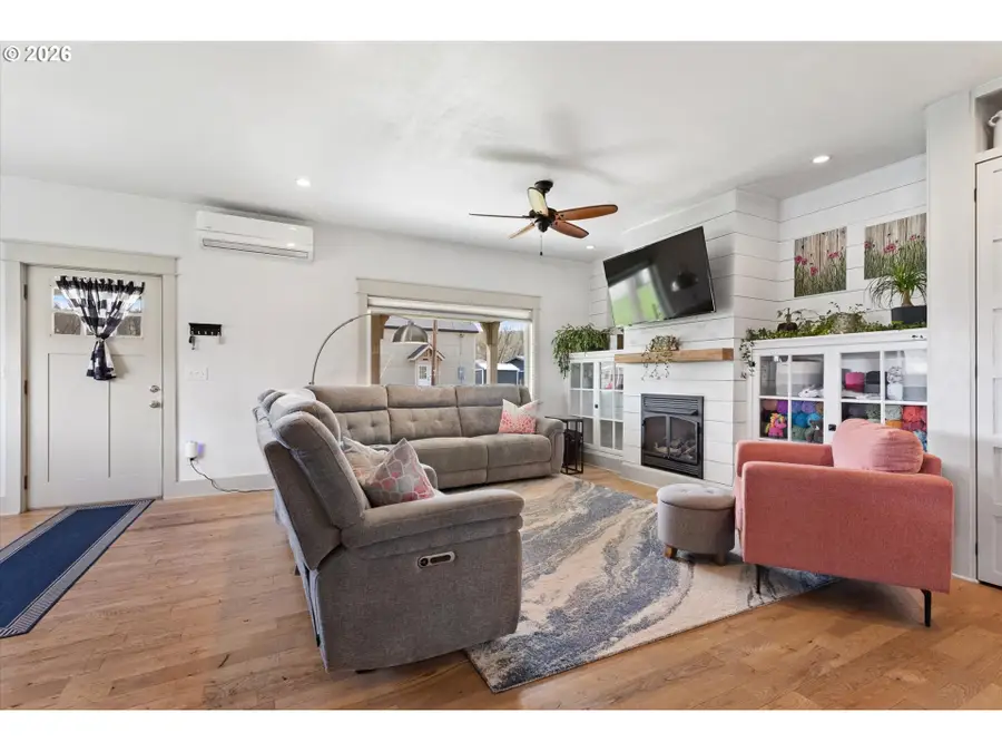 205 Riverside Ave, Wallowa, OR 97885 - #3