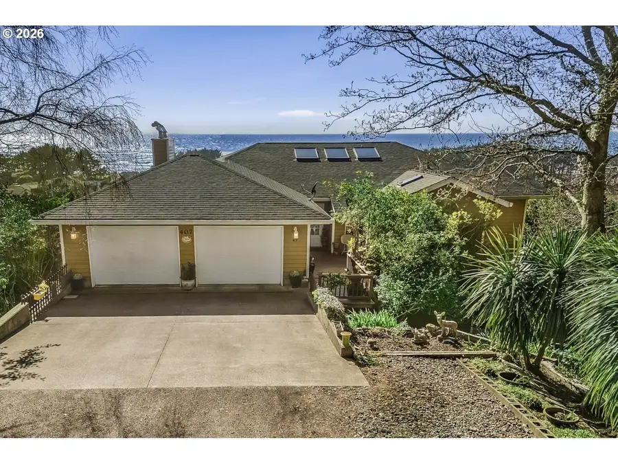 407 King St, Yachats, OR 97498 - #3