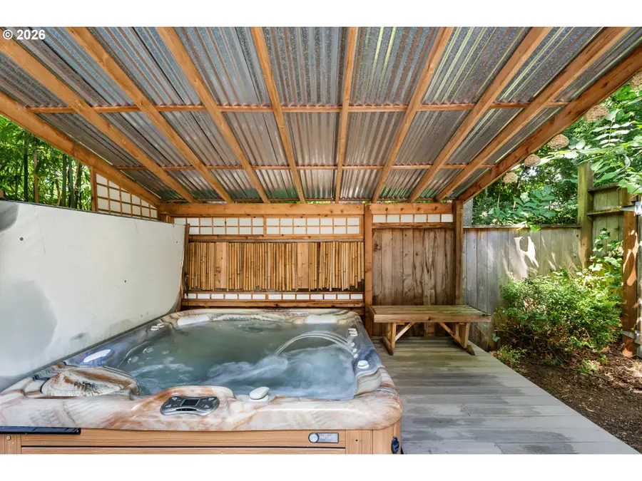 8957 SW Terwilliger Blvd, Portland, OR 97219 - Image #3