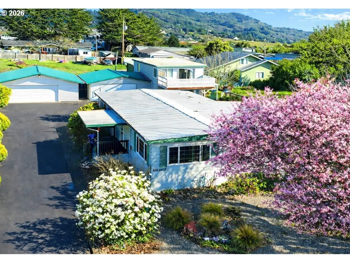 15961 Bay View Dr, Brookings, OR 97415 - #1