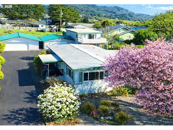 15961 Bay View Dr, Brookings, OR 97415