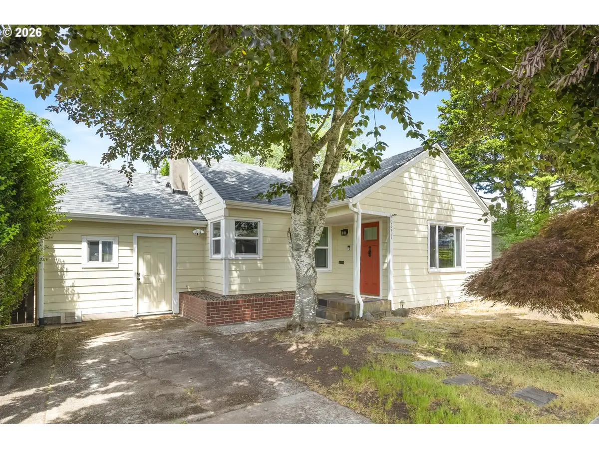 9251 SE Salmon St, Portland, OR 97216 - #1