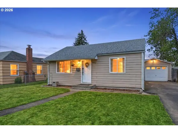 3042 Field St, Longview, WA 98632