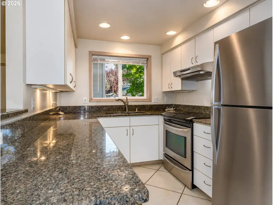 5301 Plomondon St #A6, Vancouver, WA 98661 - #2