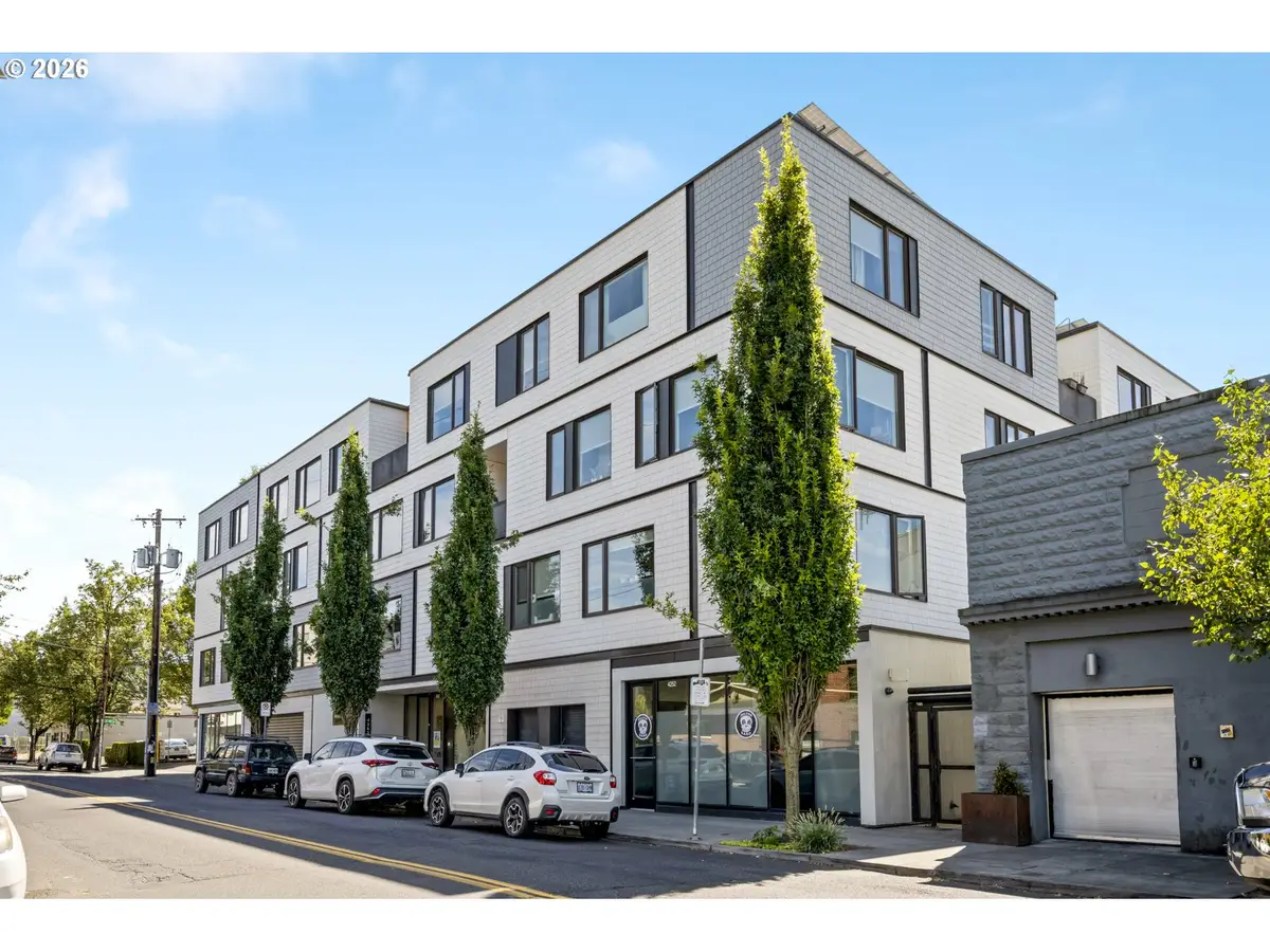 4262 SE Belmont St #201, Portland, OR 97215 - #1