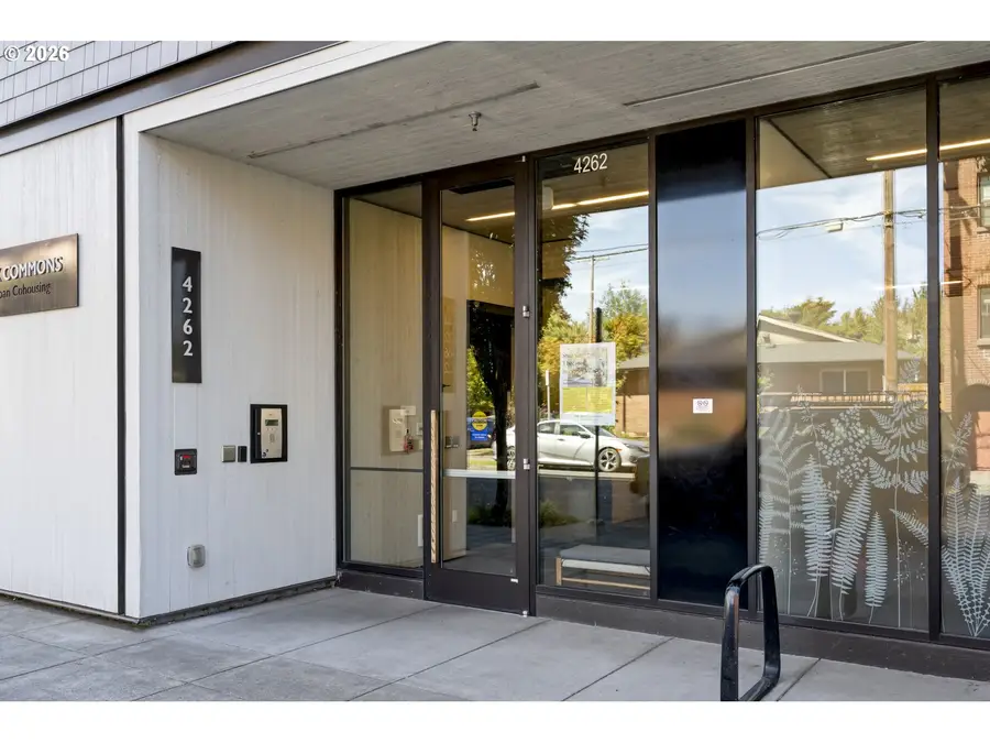 4262 SE Belmont St #201, Portland, OR 97215 - #2