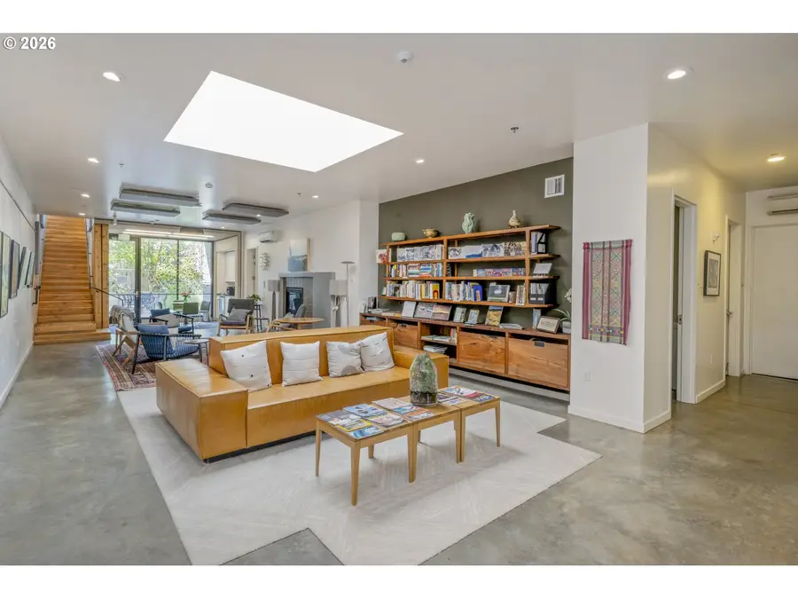 4262 SE Belmont St #201, Portland, OR 97215 - #3