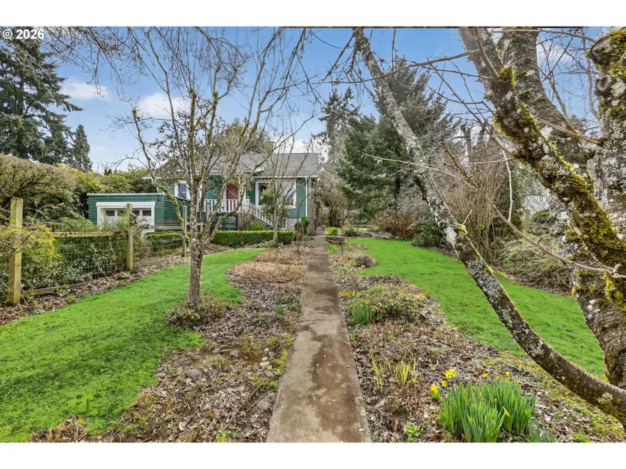 1506 SW Spring Garden St, Portland, OR 97219 - #2