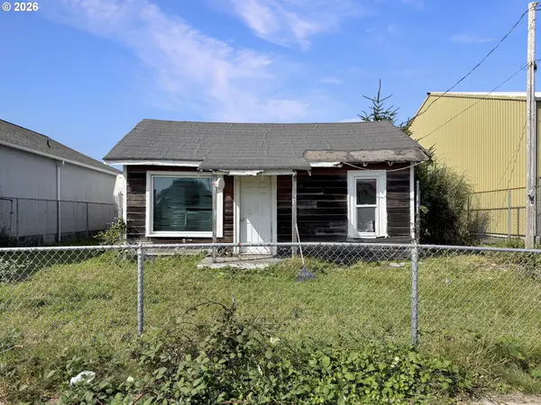 636 Hemlock St, Brookings, OR 97415