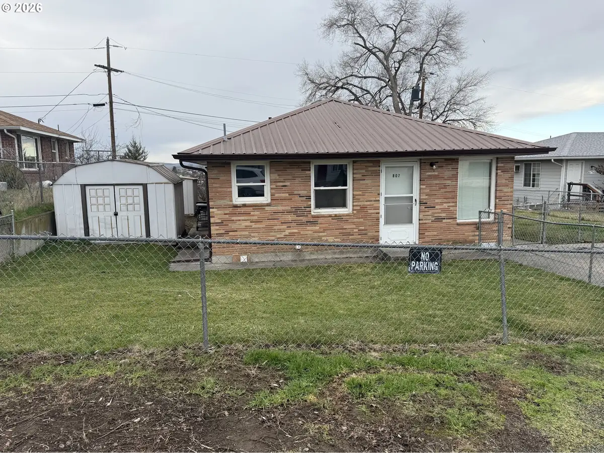 805 SE 6th St, Pendleton, OR 97801 - Image #1