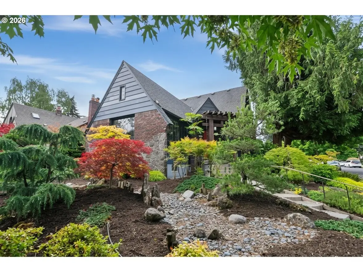 2706 NE Ainsworth St, Portland, OR 97211 - #1