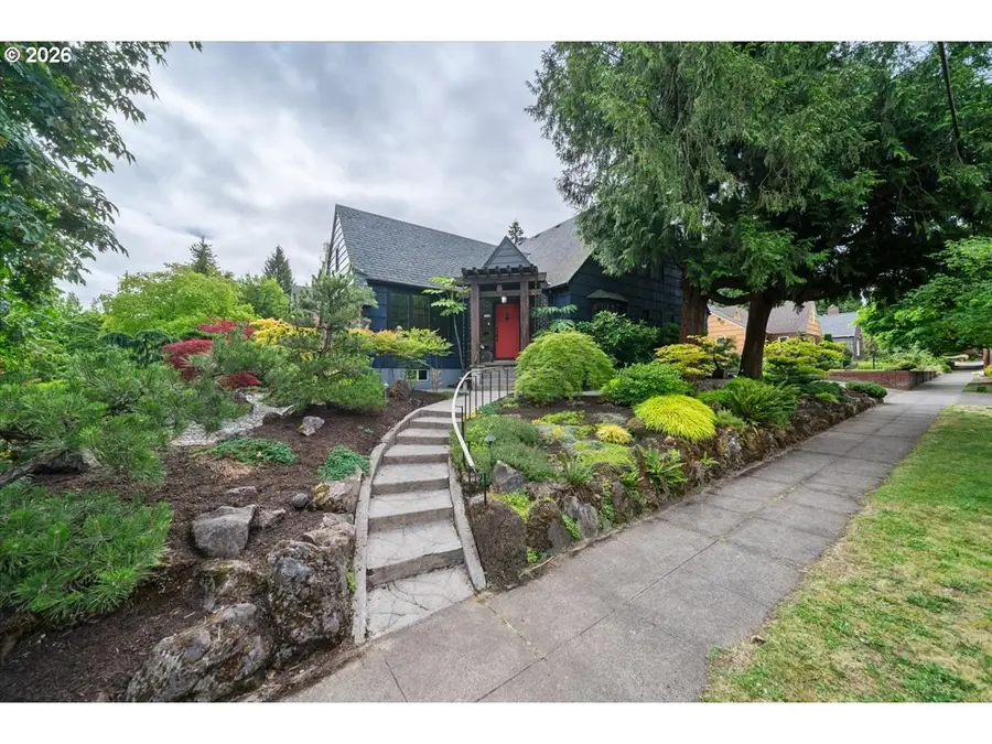 2706 NE Ainsworth St, Portland, OR 97211 - #3