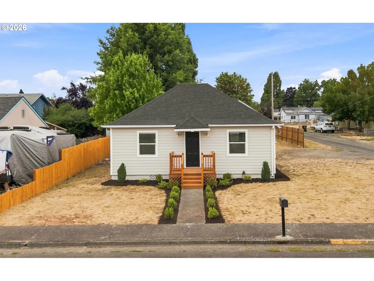 711 W Grant St, Lebanon, OR 97355 - #1