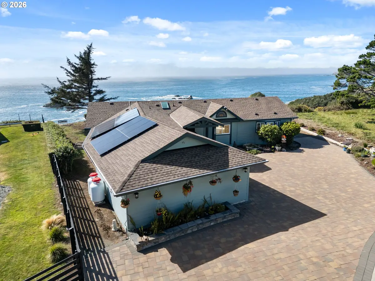 1243 Collis Ln, Brookings, OR 97415 - #1