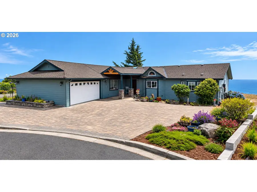 1243 Collis Ln, Brookings, OR 97415 - #2