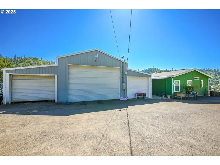 1745 Rifle Range Rd, Roseburg, OR 97470 - #2