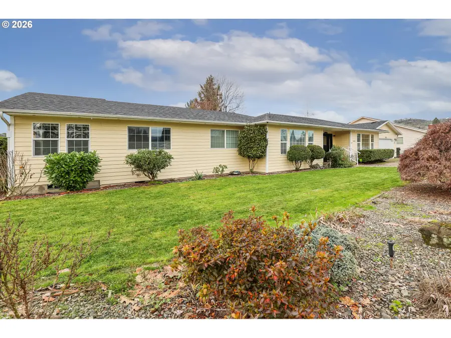 1530 NW Jefferson St, Roseburg, OR 97471 - Image #2