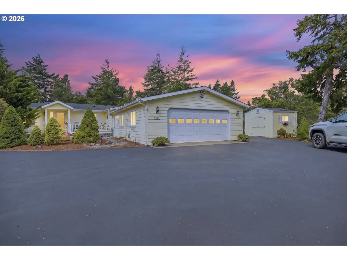 621 Glenbrook Cir, Florence, OR 97439 - #1