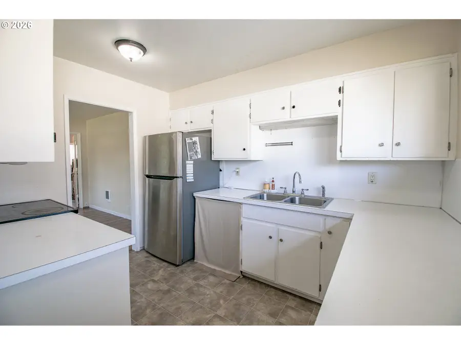 1267 Pleasant St, Springfield, OR 97477 - #2