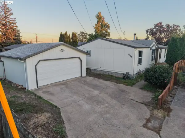 2703 J St, Springfield, OR 97477