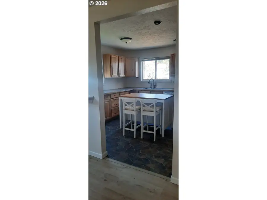 647 E Hurlburt Ave, Hermiston, OR 97838 - #2