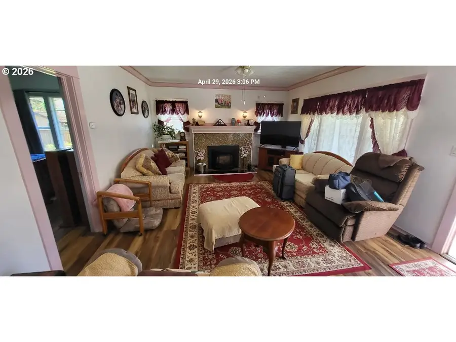 1439 Union Ave, North Bend, OR 97459 - #3