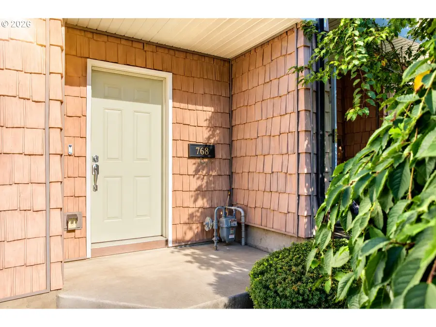 768 NE 9th St, Gresham, OR 97030 - #2