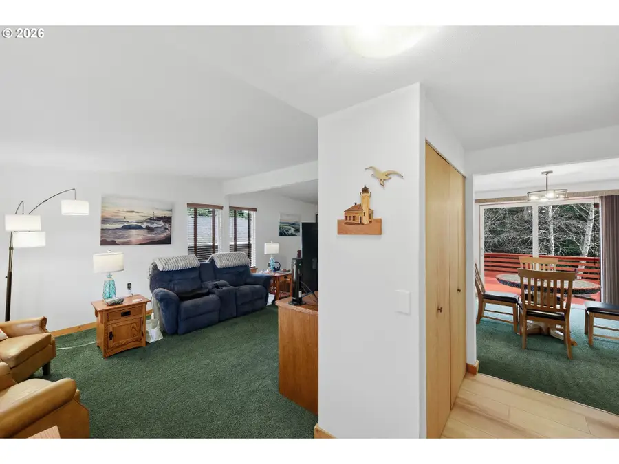 1623 Lincoln St, North Bend, OR 97459 - #3