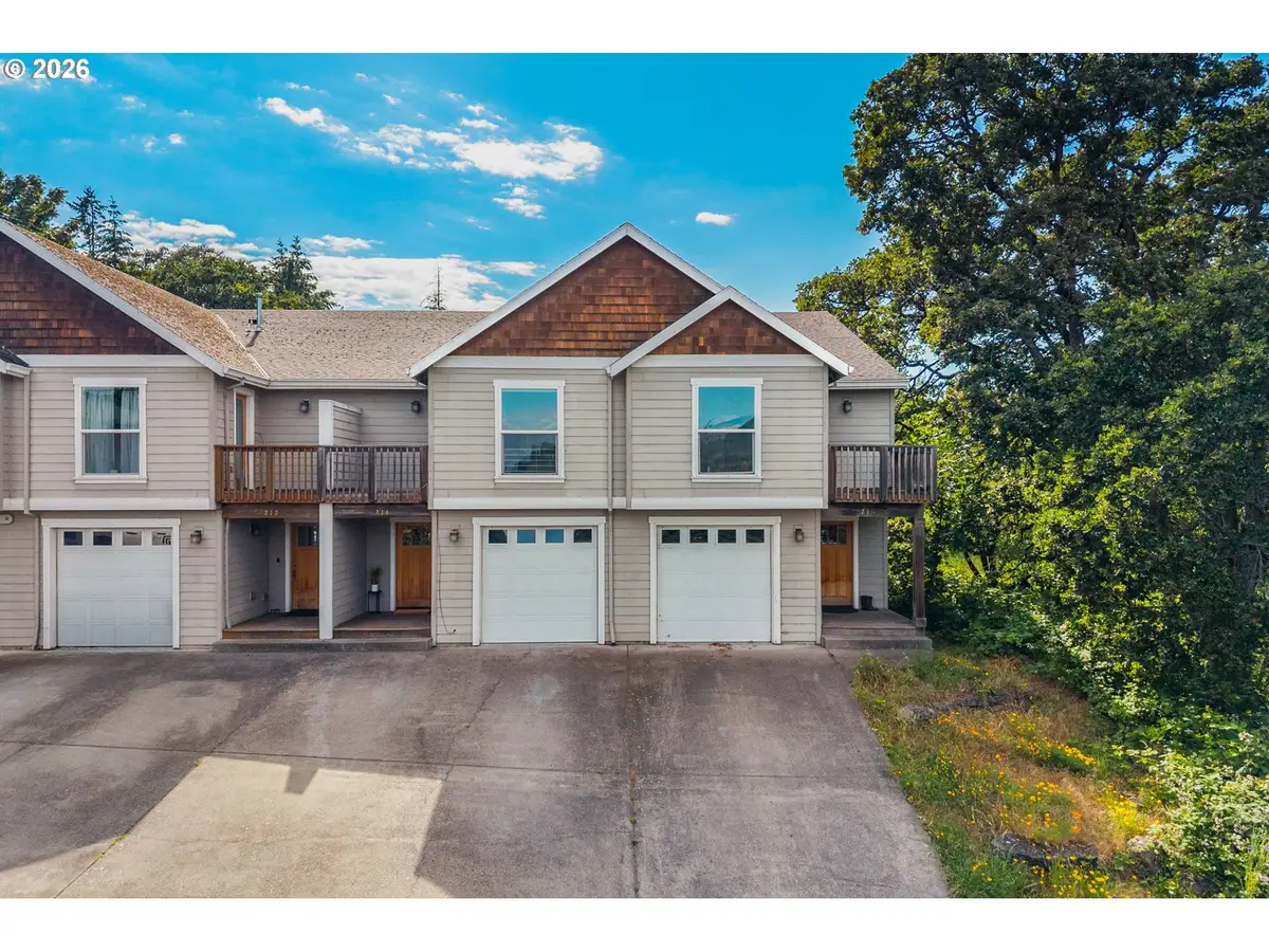 214 N 18th St, Hood River, OR 97031 - #1