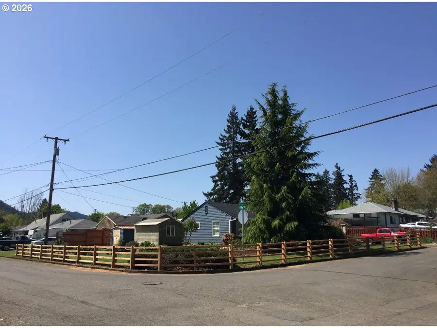 10 SW Peach Ln, Winston, OR 97496 - #3