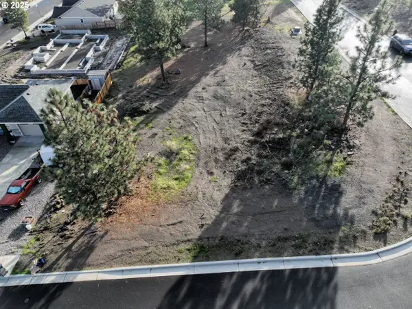 W 15th St #36, TheDalles, OR 97058