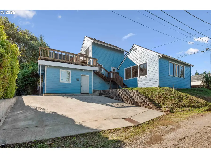 584 Exchange St, North Bend, OR 97459 - #2