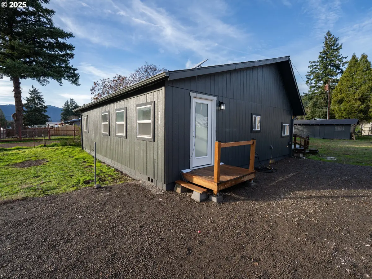 47875 Elgin Ave, Oakridge, OR 97463 - Image #1