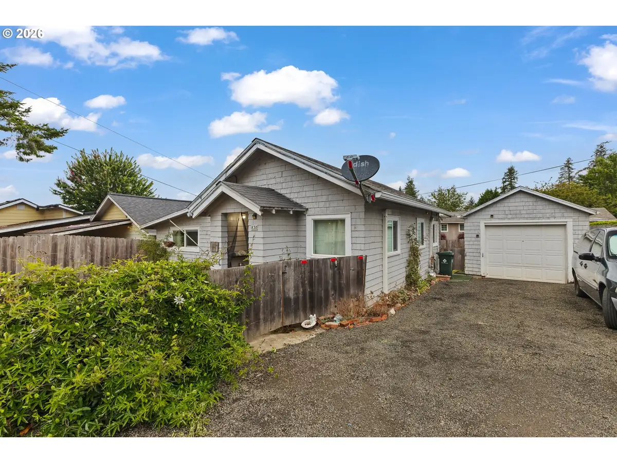 830 E 10th St, Coquille, OR 97423 - #1