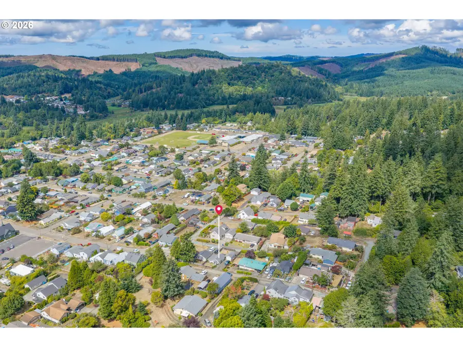 830 E 10th St, Coquille, OR 97423 - #2