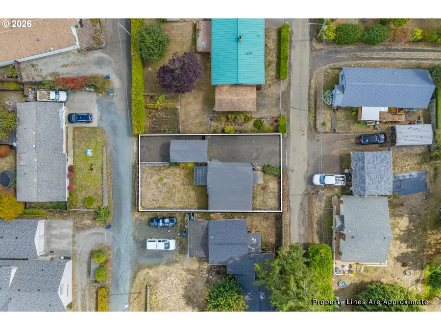 830 E 10th St, Coquille, OR 97423 - #3