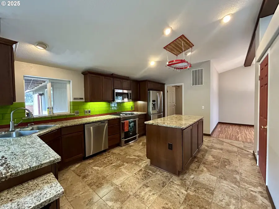 1337 Sterling Dr, Chenoweth, OR 97058 - Image #3