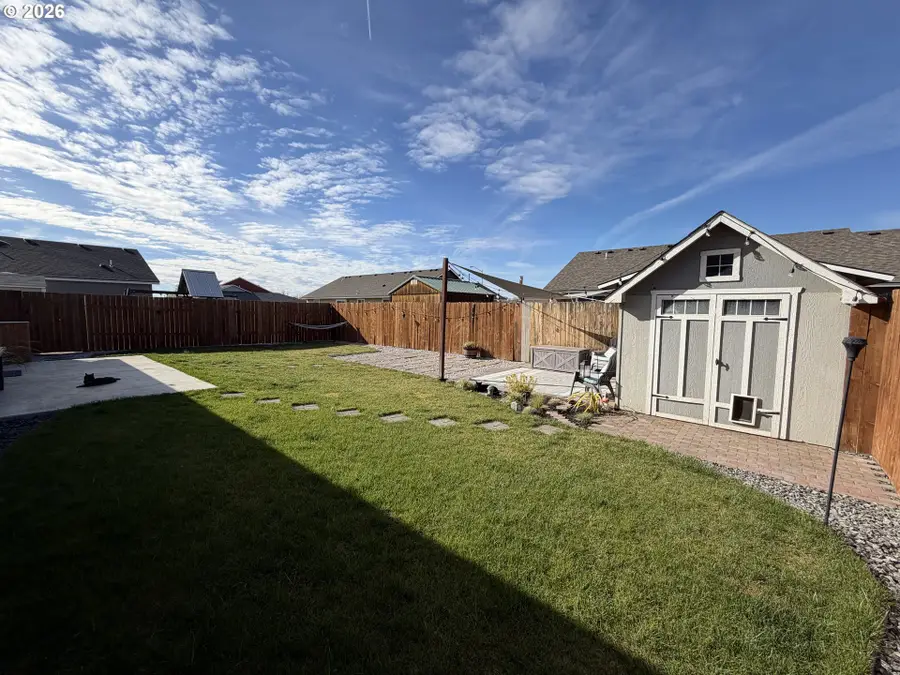 1464 NE Kenna Dr, Hermiston, OR 97838 - #3
