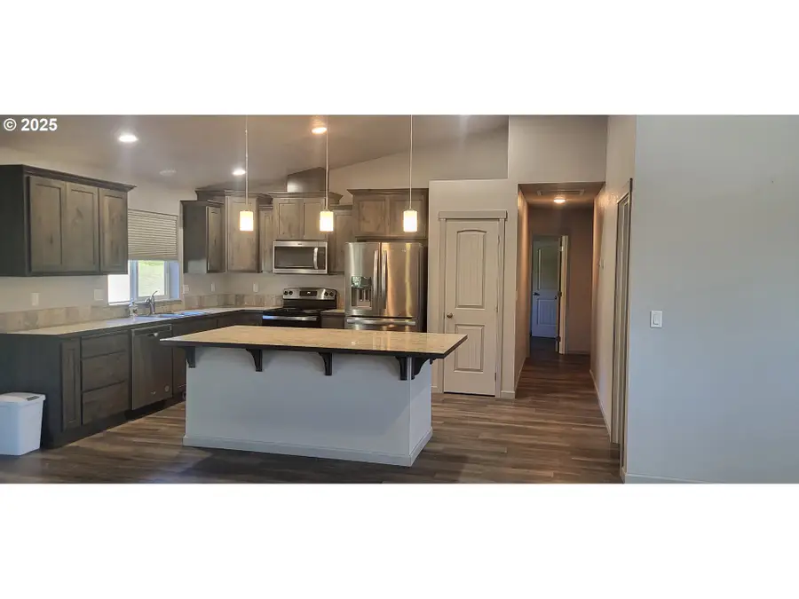 2152 NE Klamath Ave, Roseburg, OR 97470 - Image #3