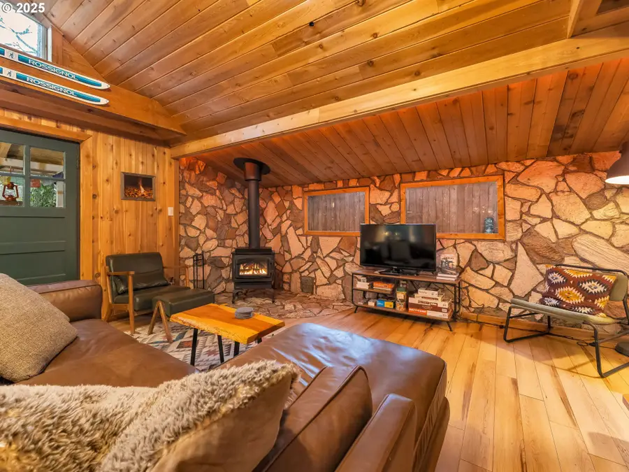 71597 E Minikahda Ave, Rhododendron, OR 97049 - Image #2