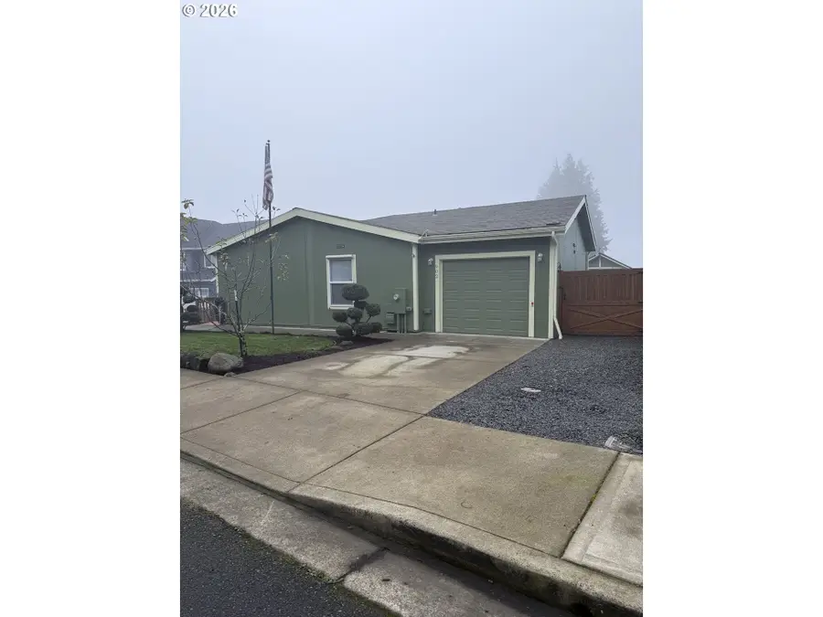 902 N Adams St, Lafayette, OR 97127 - #2
