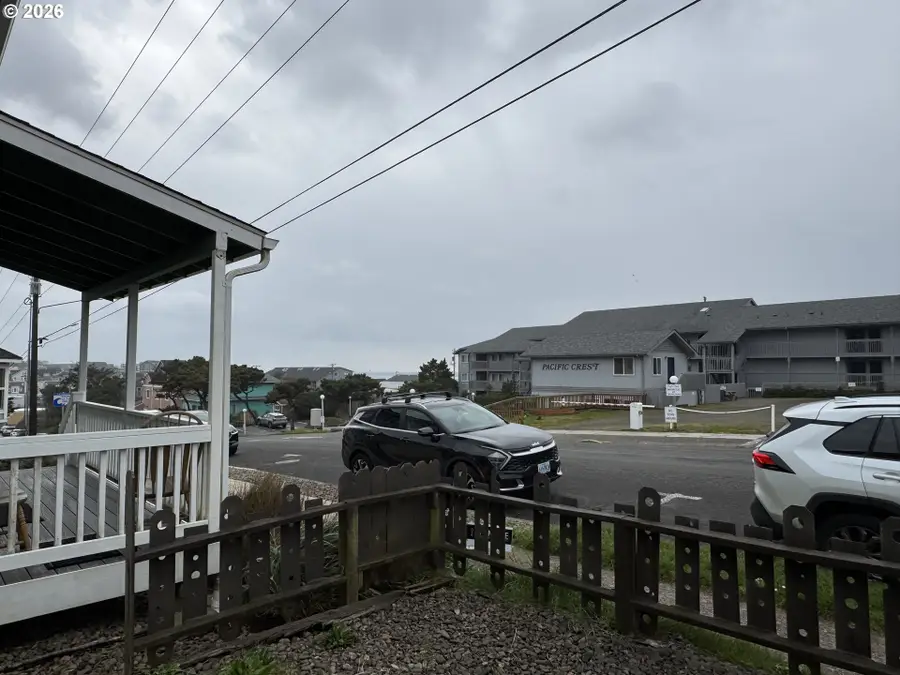 714 NW Coast St, Newport, OR 97365 - #2