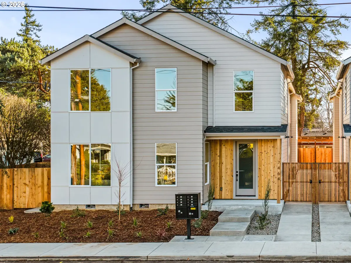 7458 SE Tolman St, Portland, OR 97206 - #1
