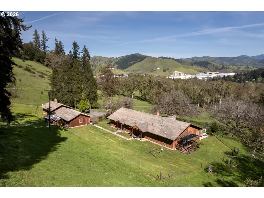 1349 Willis Creek Rd, Winston, OR 97496 - #2