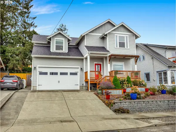 423 Chinook Ave, Astoria, OR 97103