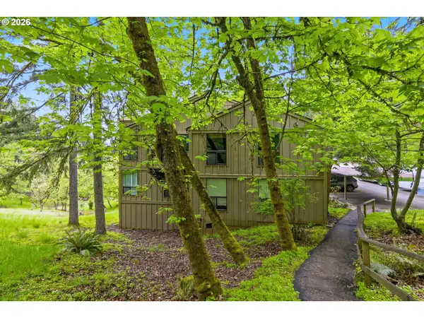 417 Stonewood Dr, Eugene, OR 97405