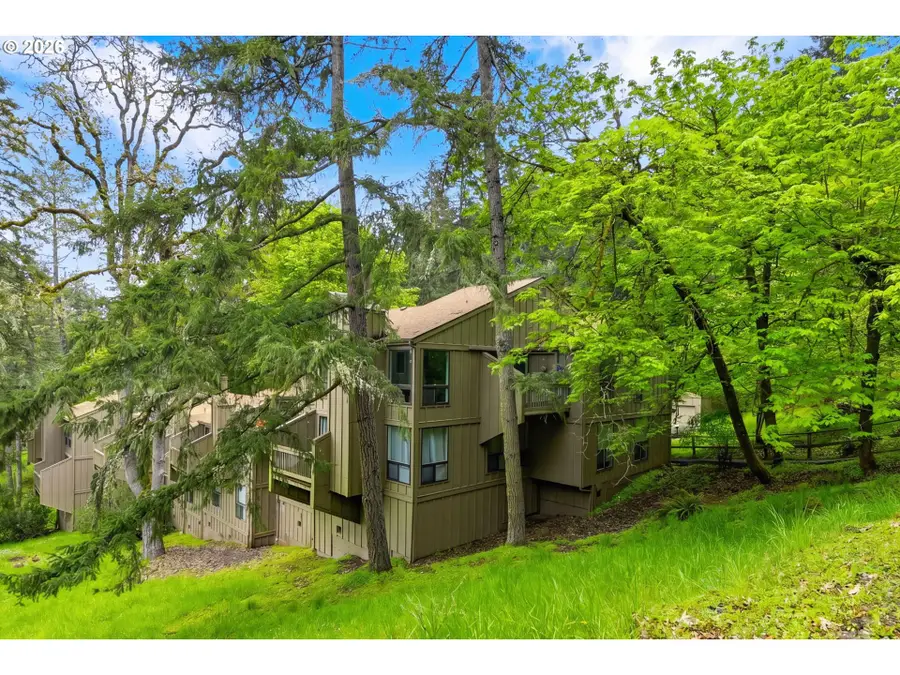 417 Stonewood Dr, Eugene, OR 97405 - #2