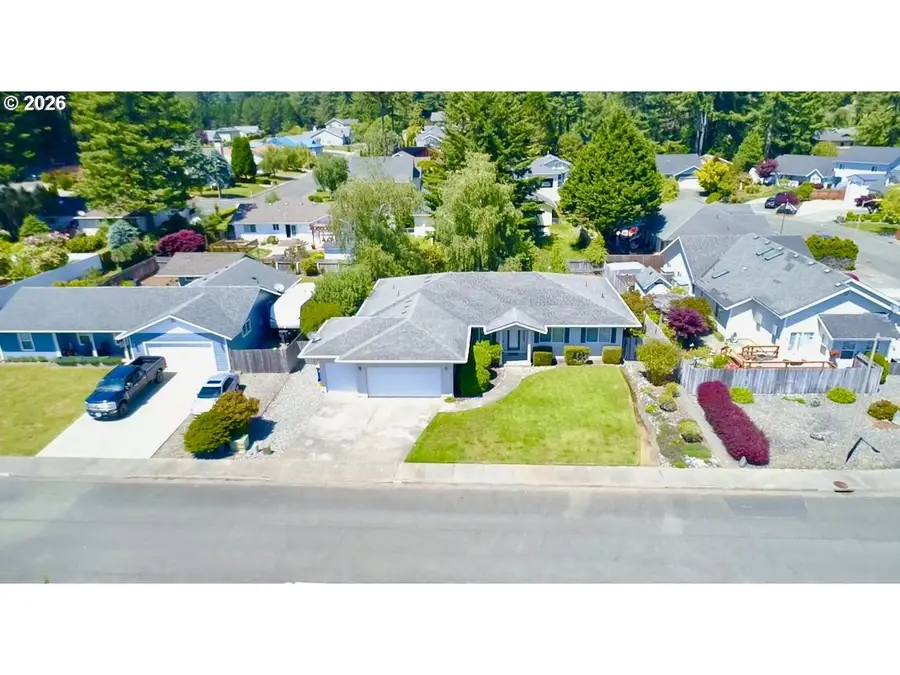 866 Jodee Ln, Brookings, OR 97415 - #3
